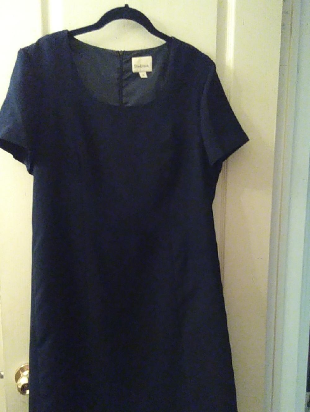 Black Short Sleeve Shift Dress - Classic Minimal